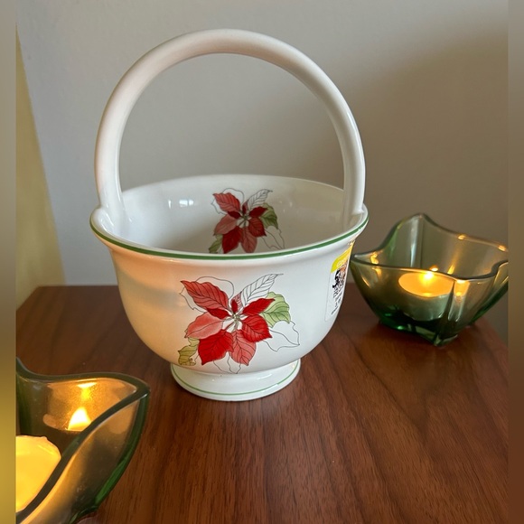 Watercolors, Block Bernarda handled dish “poinsettias” made in Portugal. 1982 - Picture 5 of 8